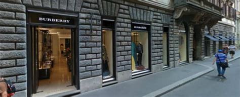 Roma, chiude la boutique di Burberry in via Condotti: affitto 